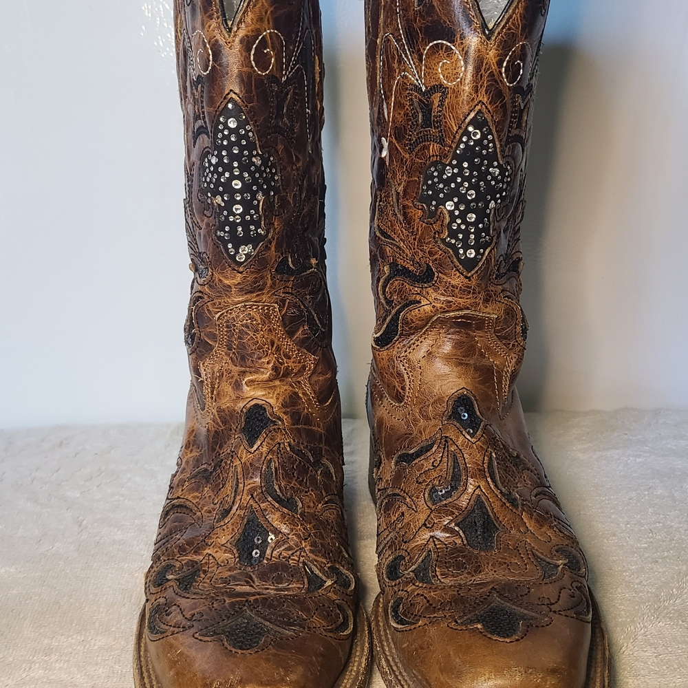 CORRAL Brown and Black Embroidered Cowboy Boots
